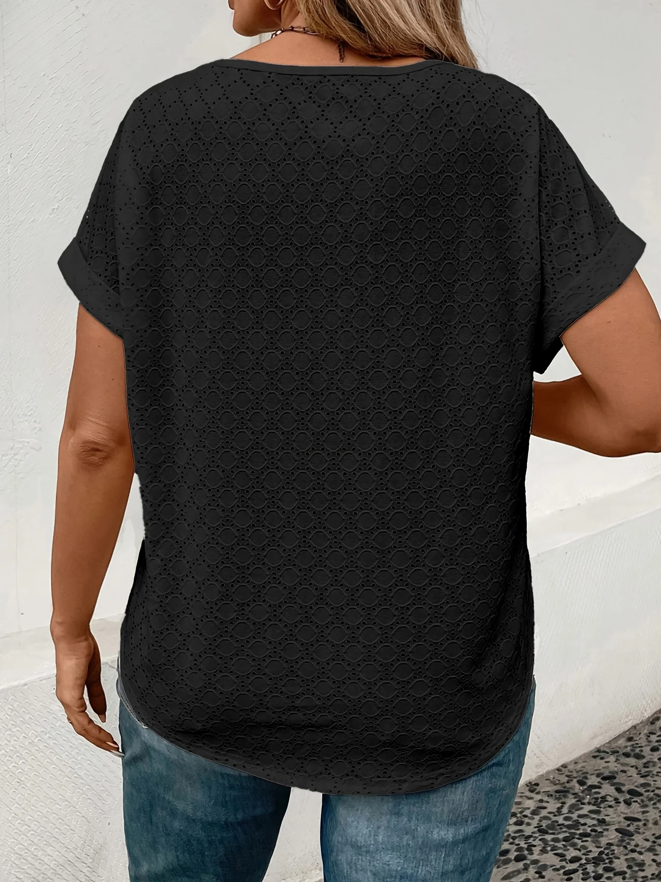 Übergröße Damen-Bluse mit V-Ausschnitt und Ösenmuster, Kurzarm, Elegantes Casual-Oberteil, Atmungsaktiv und Komfortabel – Detail 8