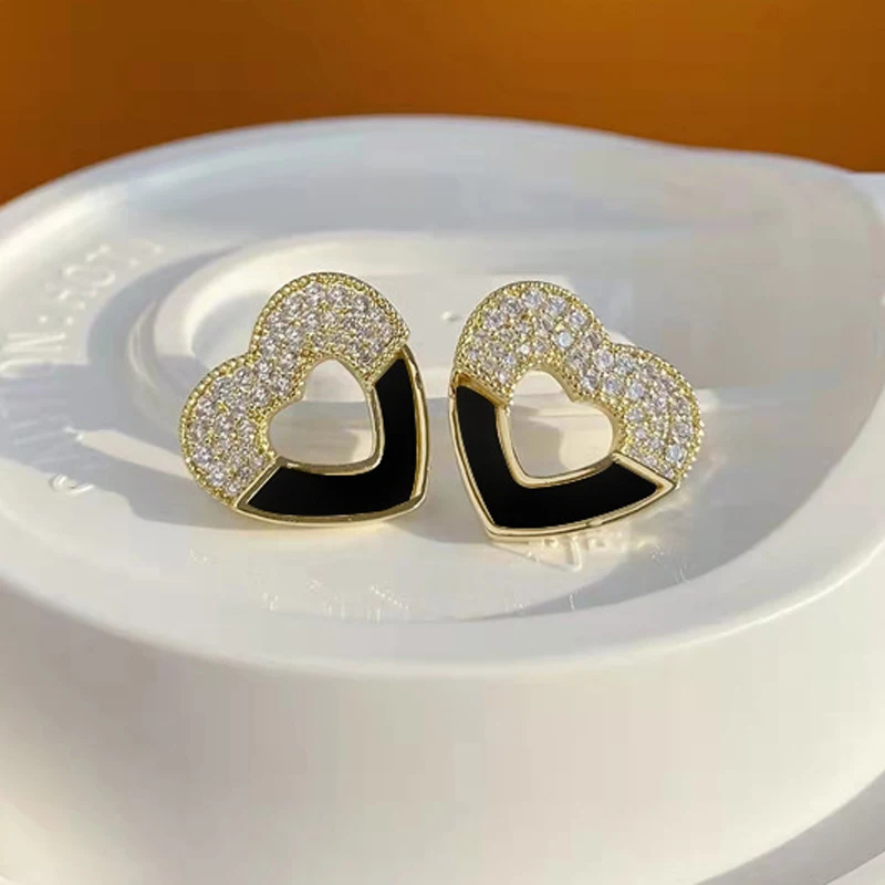 Fashion Hollow Out Heart Earrings for Women Black Enamel Oil Shiny Rhinestones Patchwork Color Love Stud Earrings Korean Jewelry
