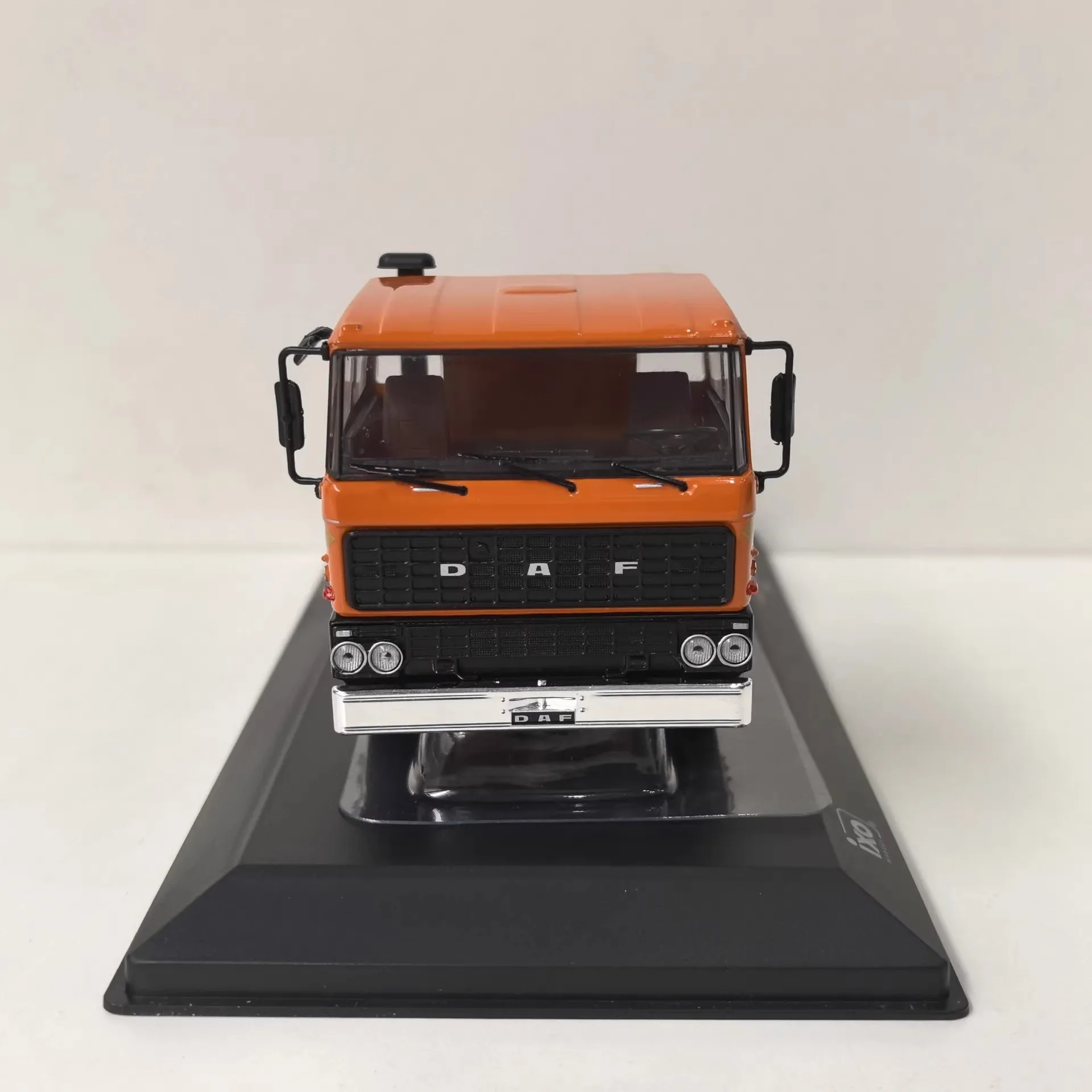 Diecast IXO 1/43 Scale DAF 2800 1975 Tractor Truck Alloy Car Model view 3