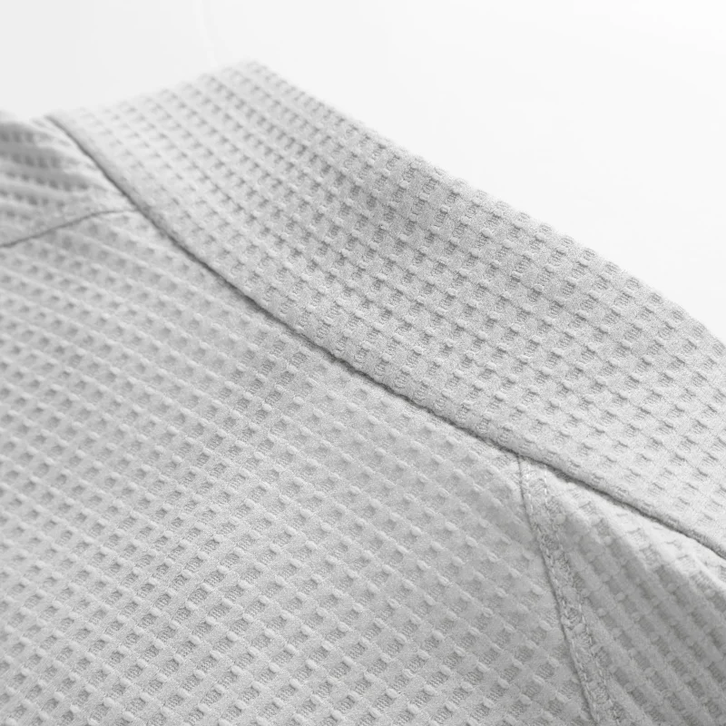 Herren Langarm-T-Shirt mit halbem Reißverschluss, atmungsaktiv, schnelltrocknend, knitterfrei, strapazierfähig, mit dekorativer Tasche, Herbstmode, neue Herrenbekleidung – Detail 4
