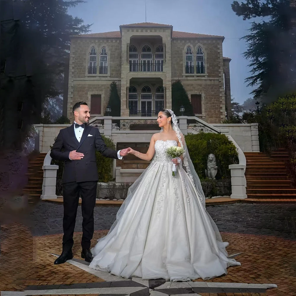 

Elegant Wedding Dresses Strapless Sleeveless Arabic Brides Dress Appliques Beading Bridal Ball Gown Customized vestidos de novia