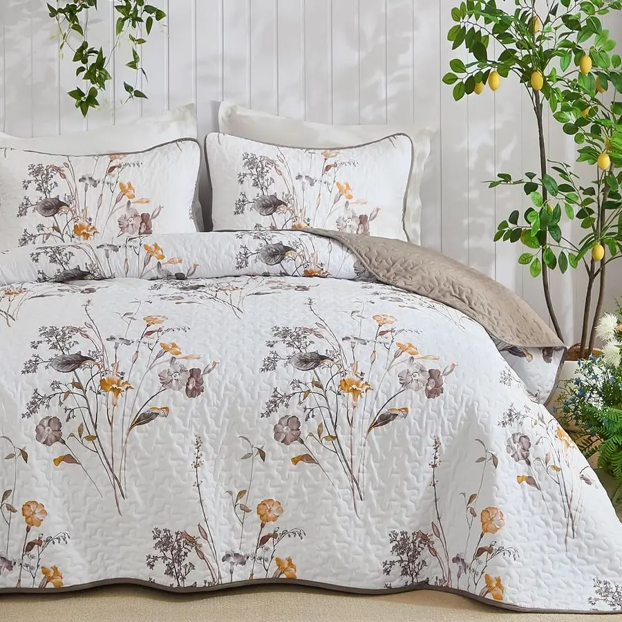 

Комплект стеганого покрывала коричневого цвета, размер King Size, 3 предмета, с цветочным и ботаническим узором, включает 2 наволочки, мягкий и легкий.