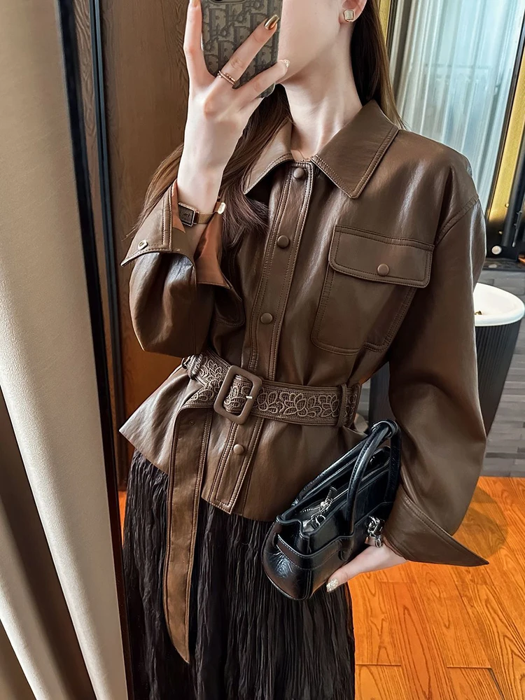 Stylowa kurtka skórzana z kołnierzem, damska, jesień 2025, modna, do pracy, ekskluzywna, brązowa kurtka skórzana z paskiem.