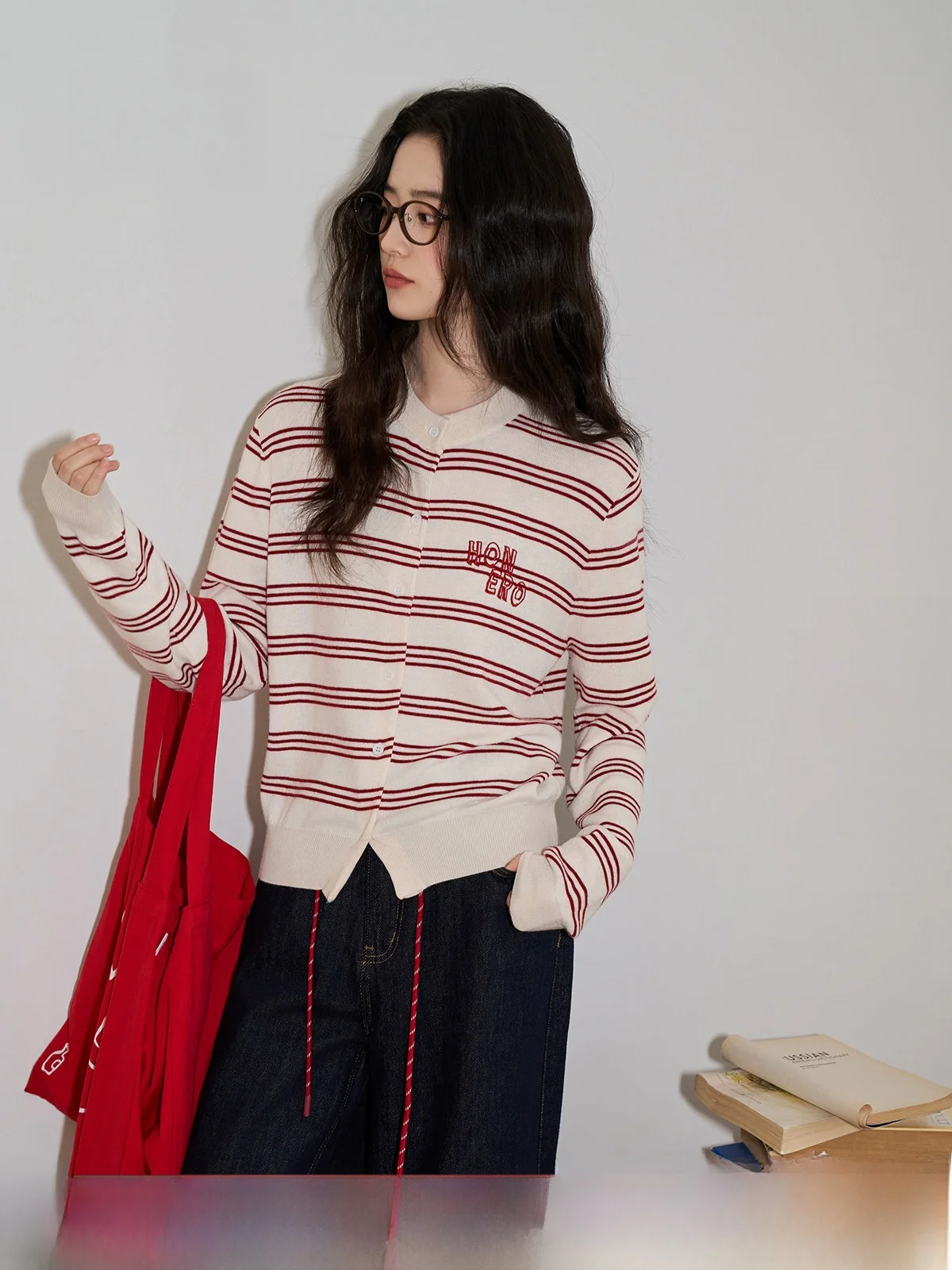 

Новый женский вязаный кардиган Slim Fit с круглым вырезом, в полоску, с длинными рукавами, зимний, маленький размер, укороченный, на пуговицах, до плеч