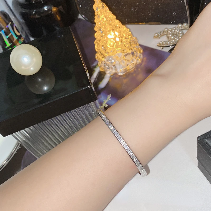 

MDLFES Moissan Diamond Style Versa Simplicity Full Star Gemstone Bangle Bracelet 18K Gold Plated Brilliant Zirconia Foo...