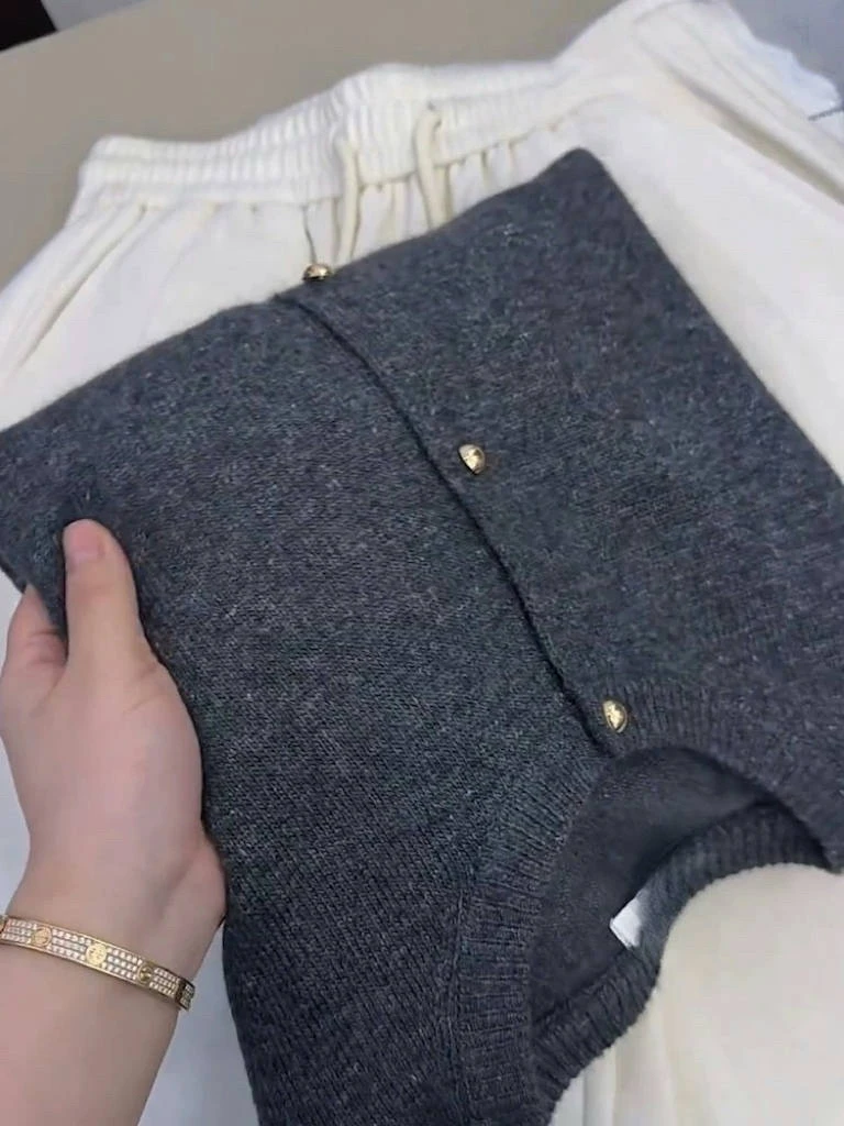 Grey knit cardigan 2024 autumn/winter senior sense small gold button retro top women's soft waxy sweater coat