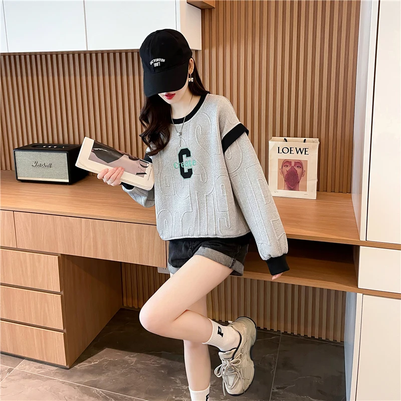 Early fall vacation two short hoodies for your spring and fall 2024 loose embroidered contrast tops