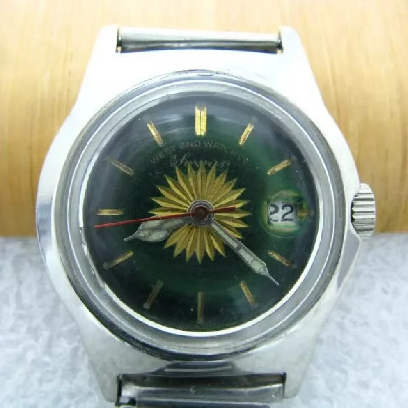 

Chrysanthemum dial red second hand manual vintage Israel unisex watch