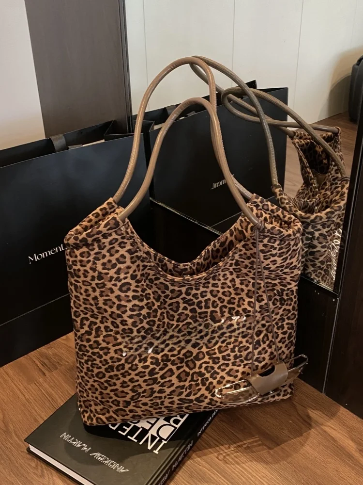 

Модная женская сумка-тоут с леопардовым бархатным хлебом большой емкости на одно плечо, повседневная универсальная сумка-тоут в стиле ретро