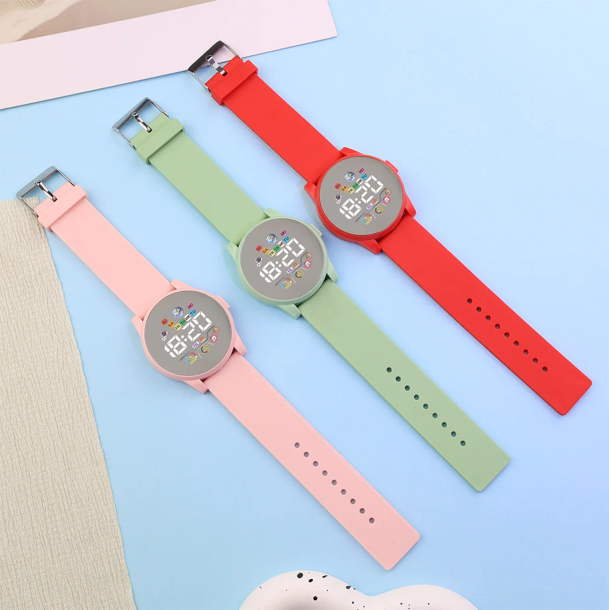 ساعة رقمية عصرية للأطفال للأولاد والبنات ساعة إلكترونية LED ساعة معصم مقاومة للماء رياضية للطلاب والأطفال ساعات بسيطة