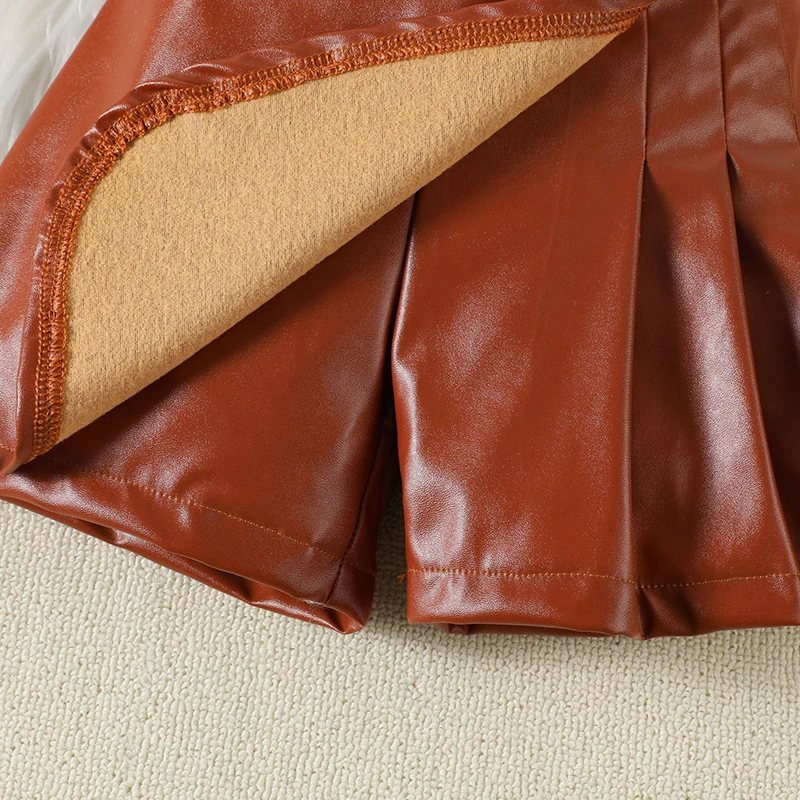 Entzückendes, ärmelloses Cami-Top mit Schleife für Babys und Minirock aus Kunstleder, 2-teiliges Set für Sommerspaß-Outfits