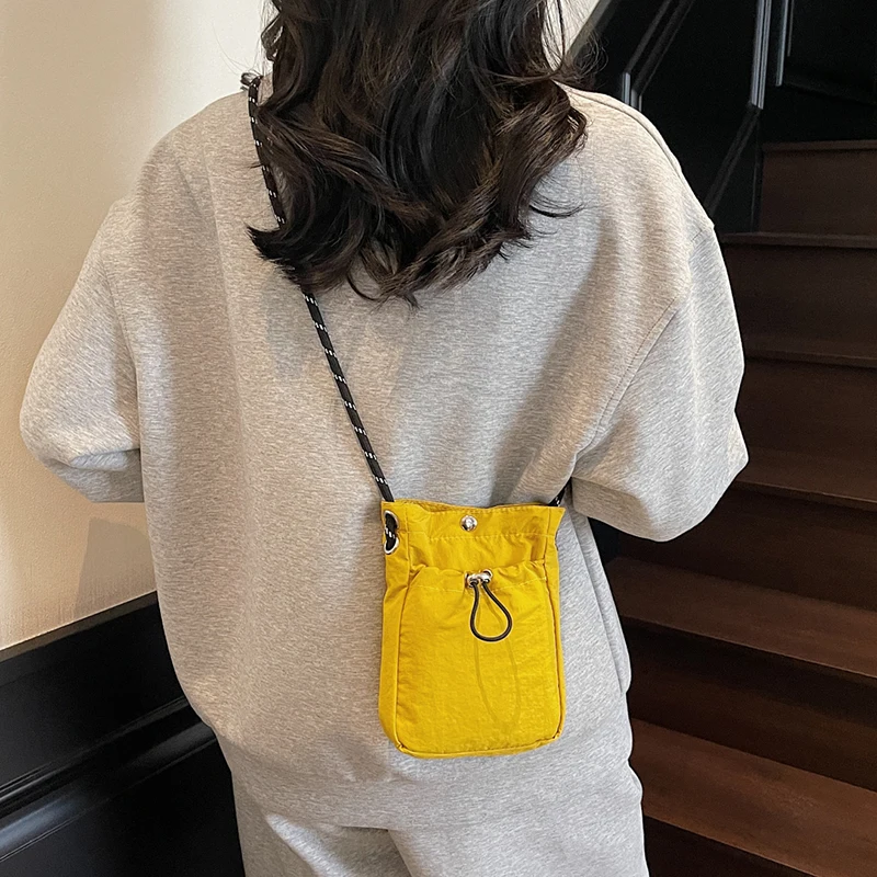 حقيبة كتف نسائية جديدة، حقيبة برباط عصرية، حقيبة هاتف صغيرة خفيفة الوزن، مناسبة للاستخدام اليومي والرياضة والتسوق وما إلى ذلك