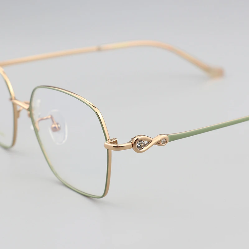 

Fashion Ultra Light Pure Titanium Eyeglasses Frame Women Jewellry Rhinestone Optical Prescription Myopia Glasses