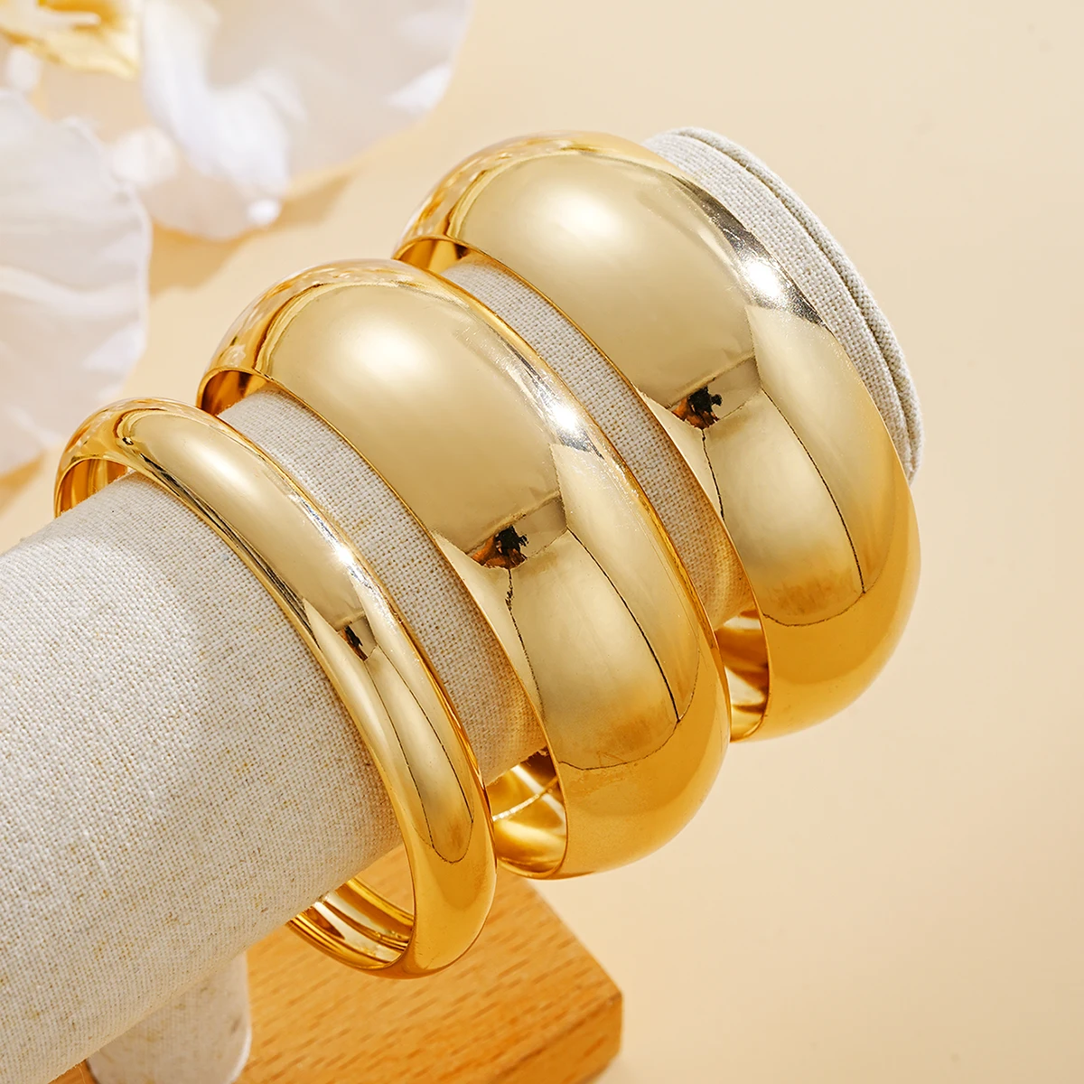 3Pcs/Set Classic Geometric Wide Bangles for Women Geometric Smooth Gold Silver Color Chunky Bracelets Party Jewelry Accessories image 2