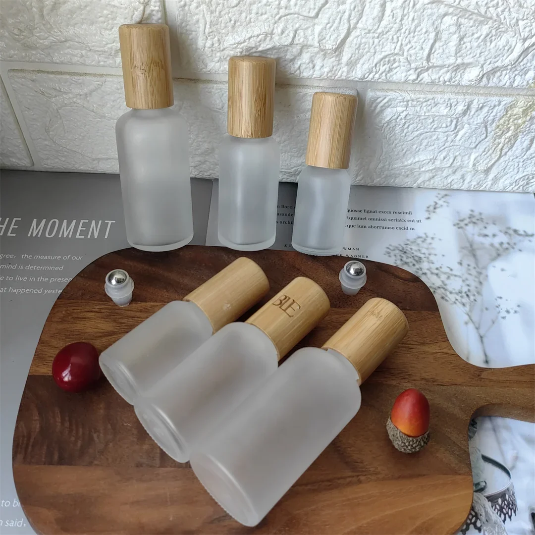 Wholesale 15/30/50ml Round Frosted Glass Empty Bamboo Roller On Vials for Essential Oils Aromatherapy Parfum Refillable Bottles