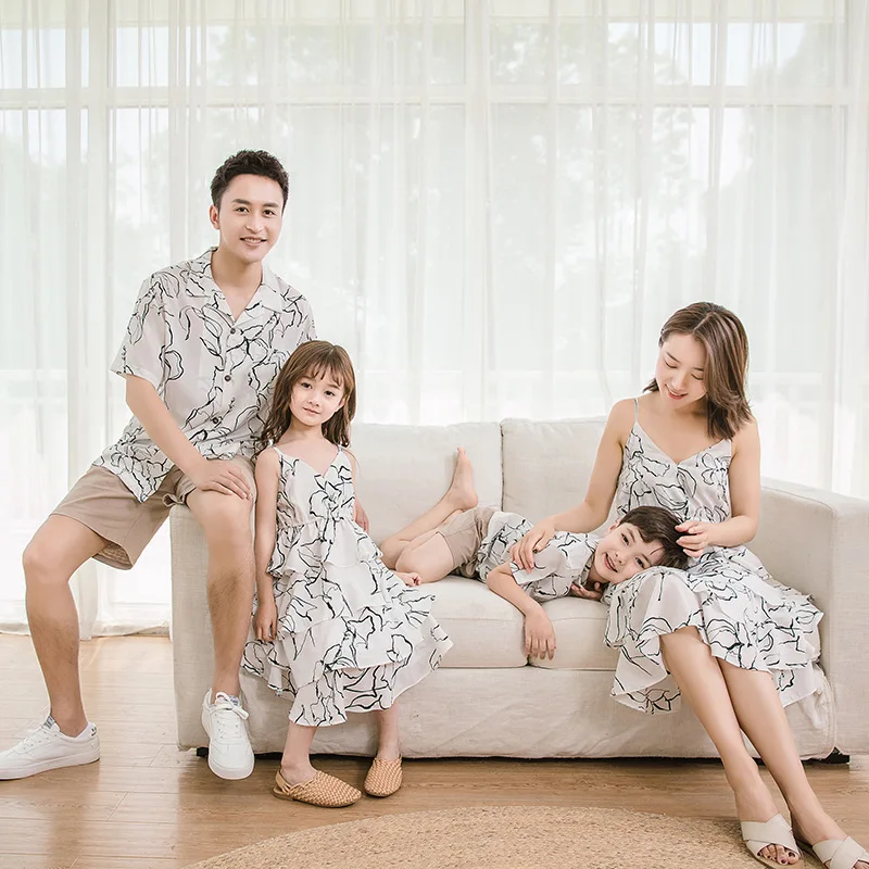 

Parent Child Vacation Matching Clothing for All The Family Dad Mom and Daughter Son Clothes Mother Girl Dress Father Boy Sets