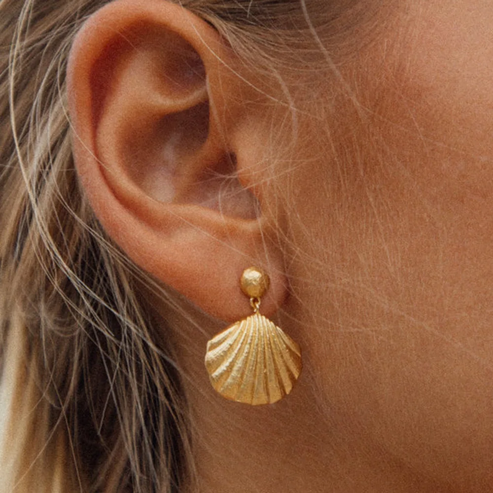 

Stainless Steel PVD 18K Gold Plated Tarnish Waterproof Shell Stud Earring For Woman Jewelry Wholesale Trendy