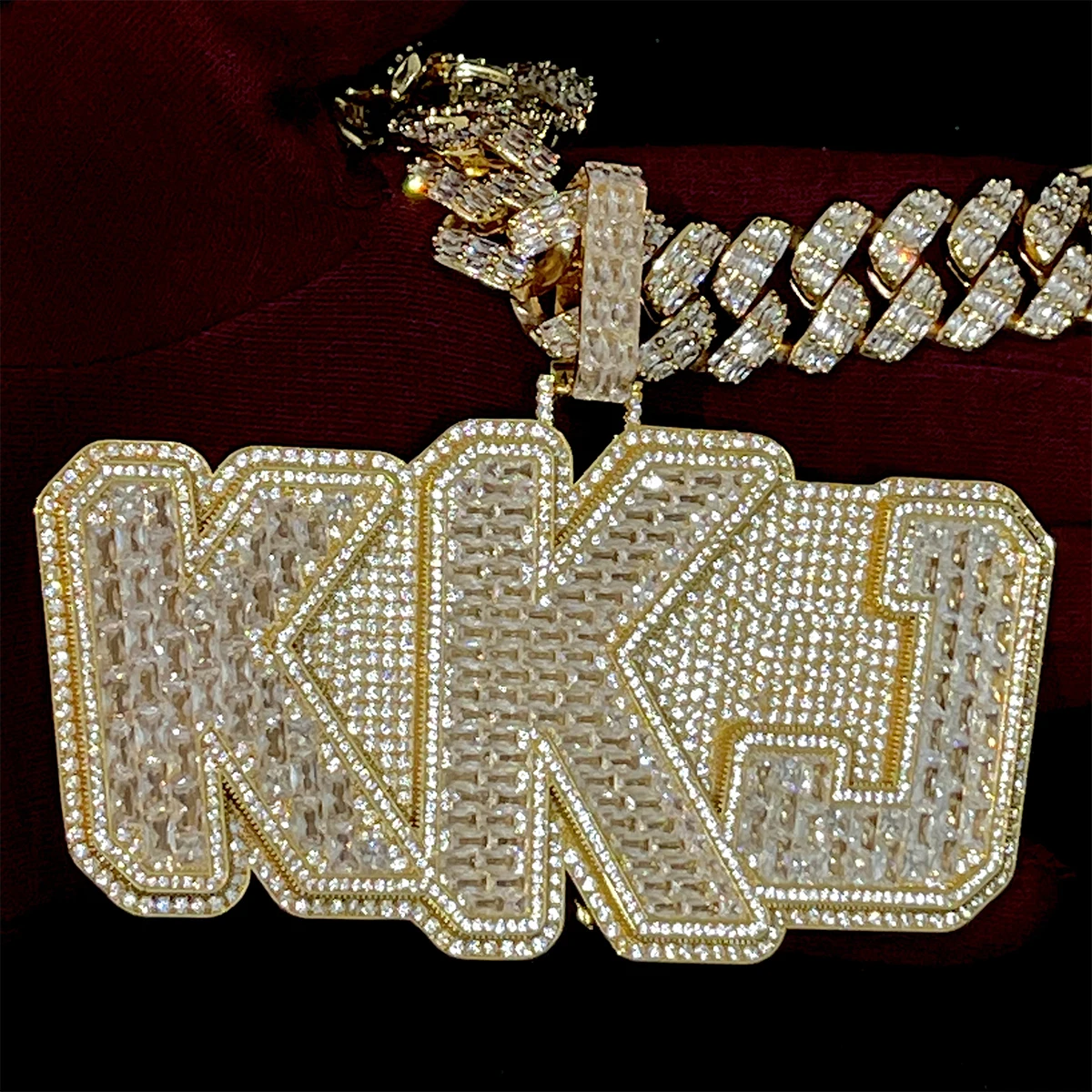 

Aokaishen Custom Big Siamese Baguette Letter Name Pendant Men Necklace Chain Bling Zircon Customized Hip Hop Rock Rapper Jewelry