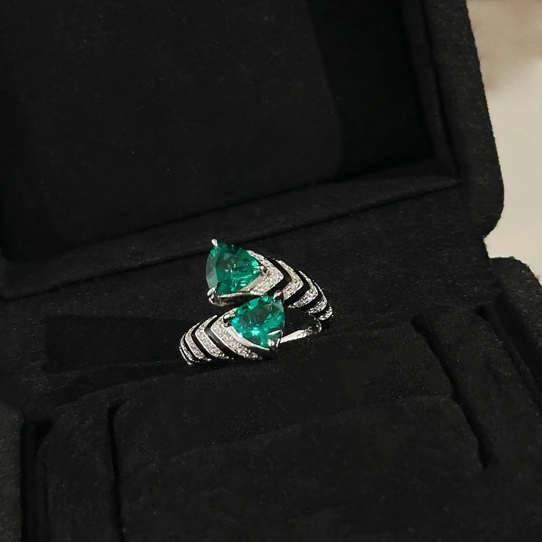 

Exquisite and high-end European and American Heavy Industry Green Zircon Open Adjustable Ring