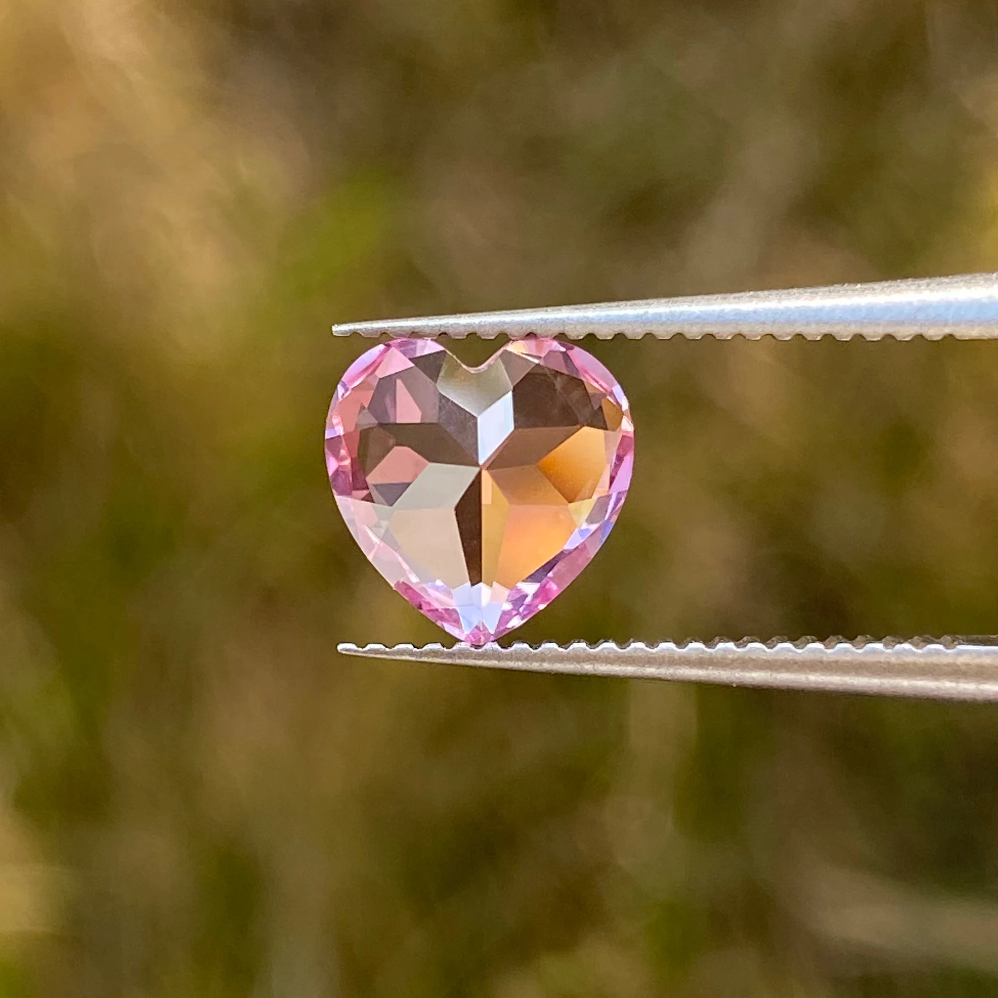 zaffiro-rosa-sintetico-taglio-a-cuore-di-alta-qualita-per-creazione-di-gioielli-materiale-selezionabile-con-certificato