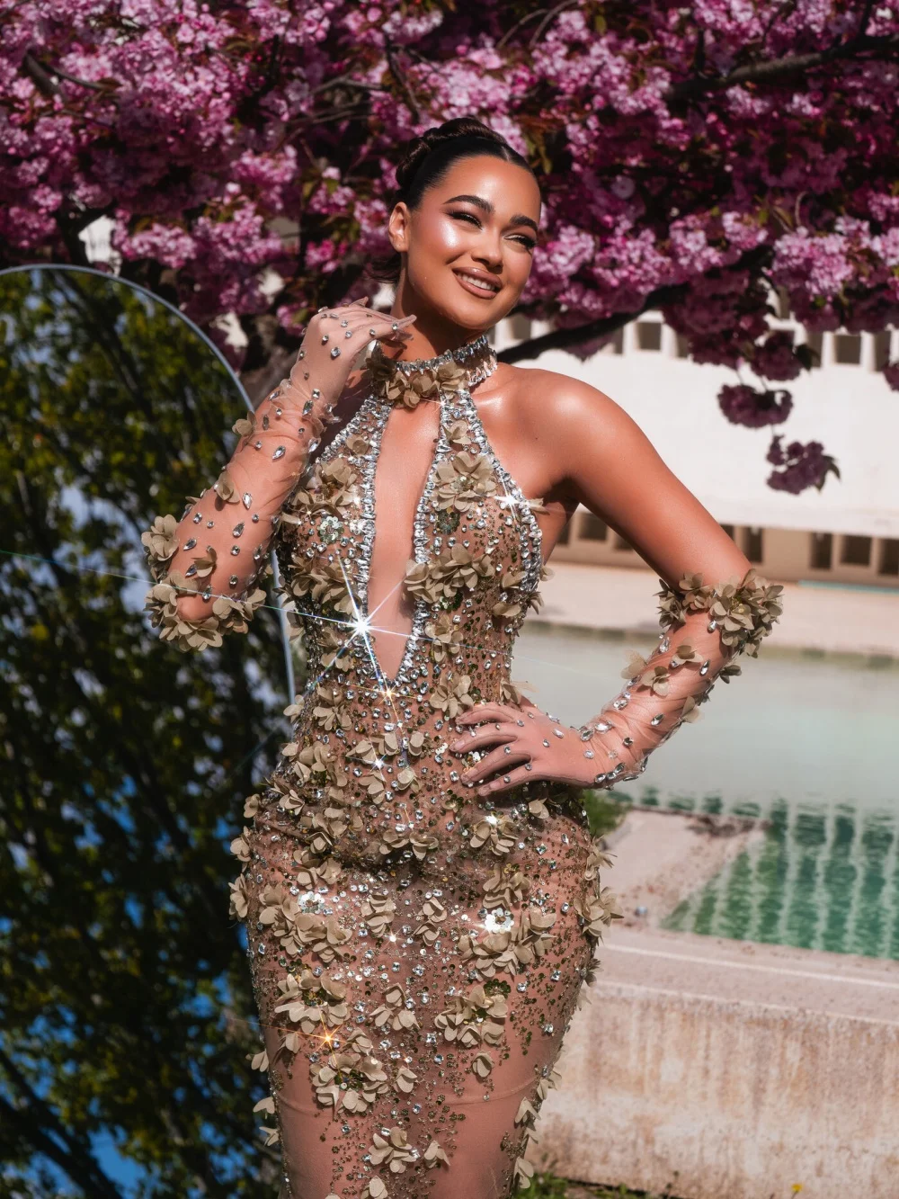 Regal Halter Neck Gold Evening Gown Nude Mermaid With Keyhole Cutout 3D Floral Beaded Party Dress For Wedding Guests فساتين سهرة