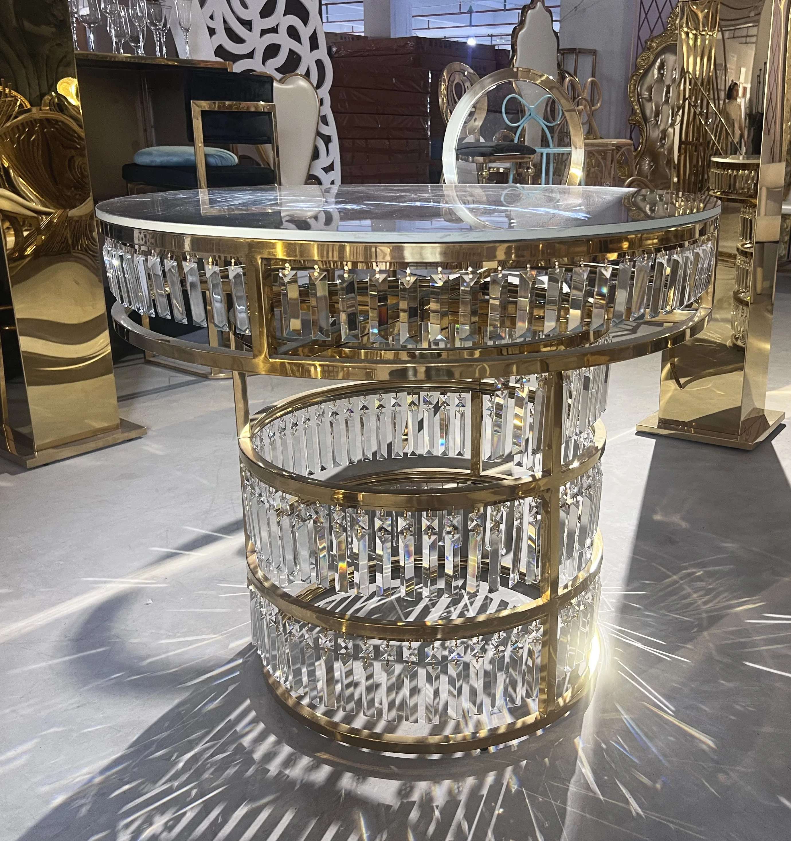 

Стол для свадебного торта с кристаллами JC Gold & Silver Event
