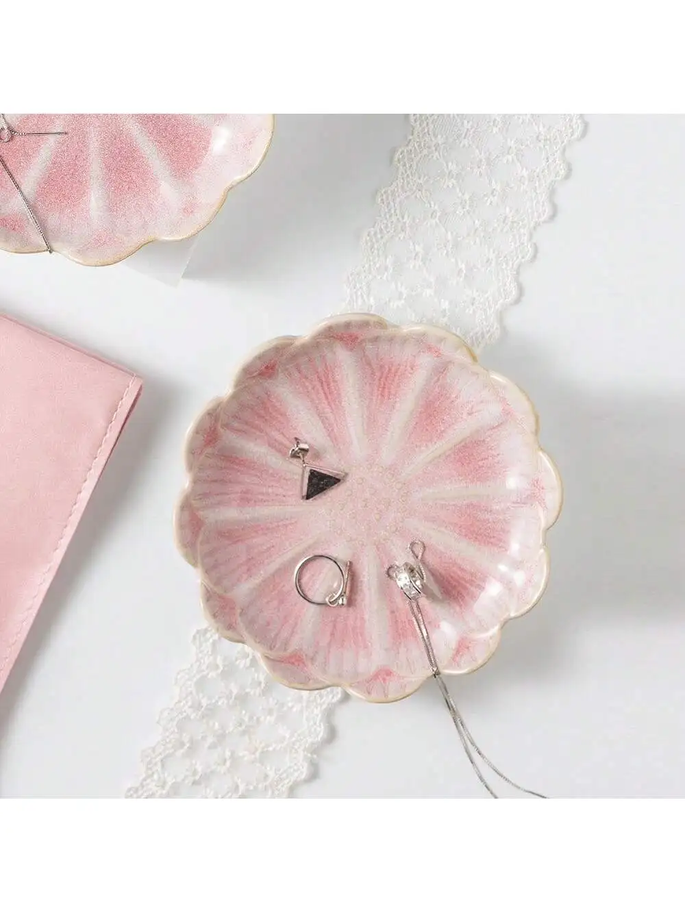 1pc Ceramic Petal Shaped Jewelry Tray, Simple Irregular Jewelry Plate for Jewelry Storage, Display, Storage or Home Decoration