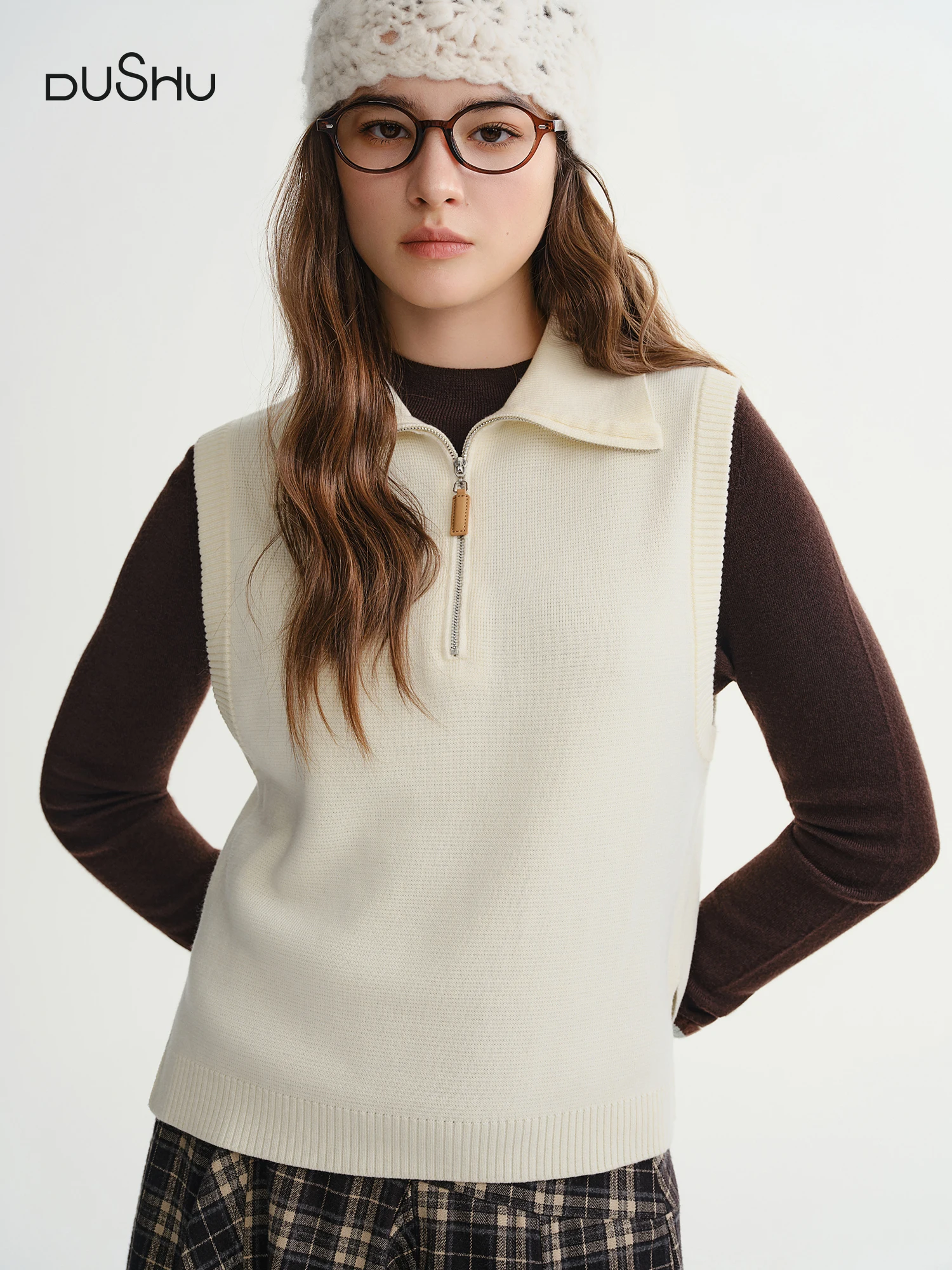 

DUSHU 2025 Women's Lapel Collar Knit Vest - Spring Autumn Layering Waistcoat with Button Detail for Casual Chic Style​