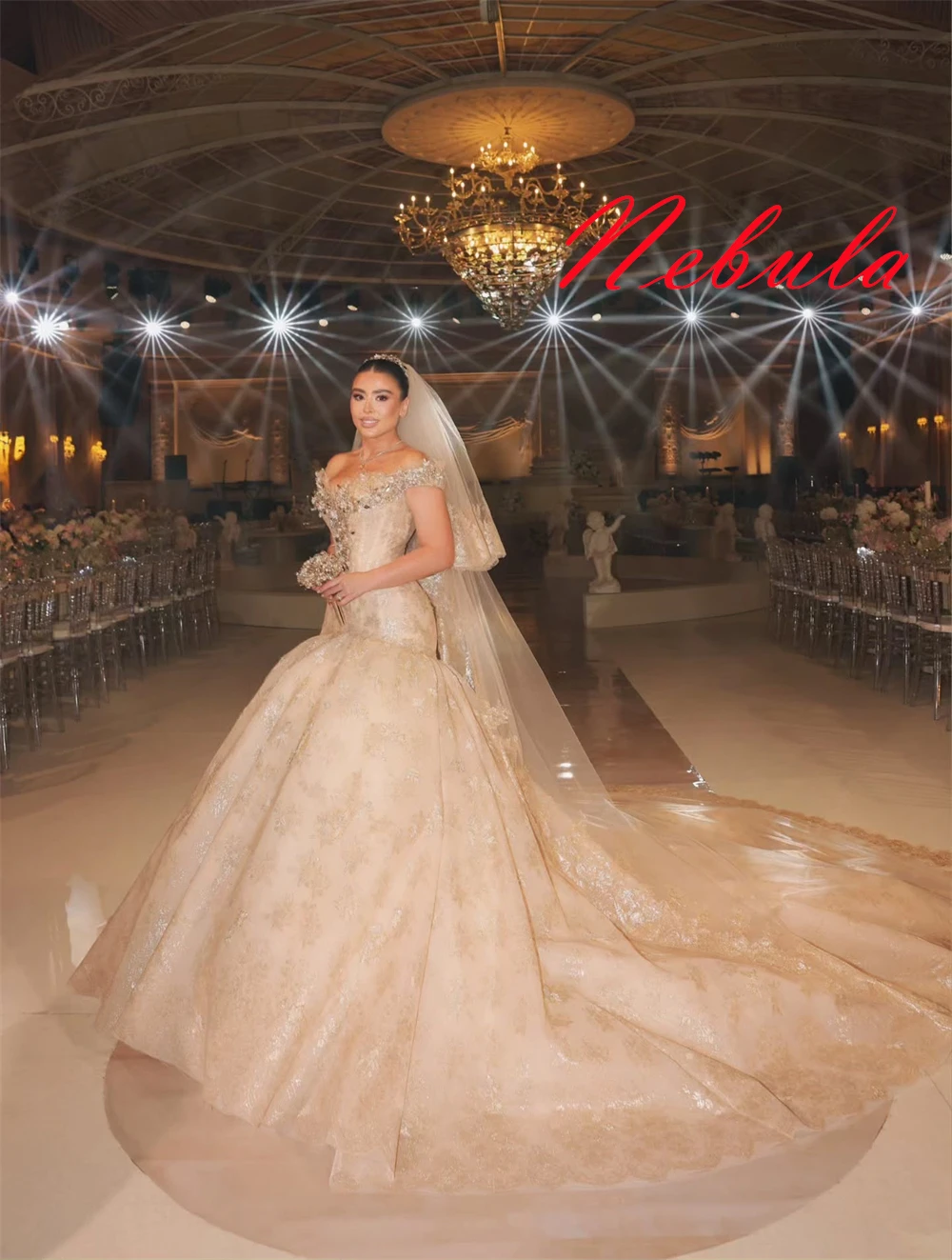

Customized White Organza Wedding Dress Temperament Strapless Off the Shoulder Bridal Gowns Chapel Train Open Back Mermaid Dress
