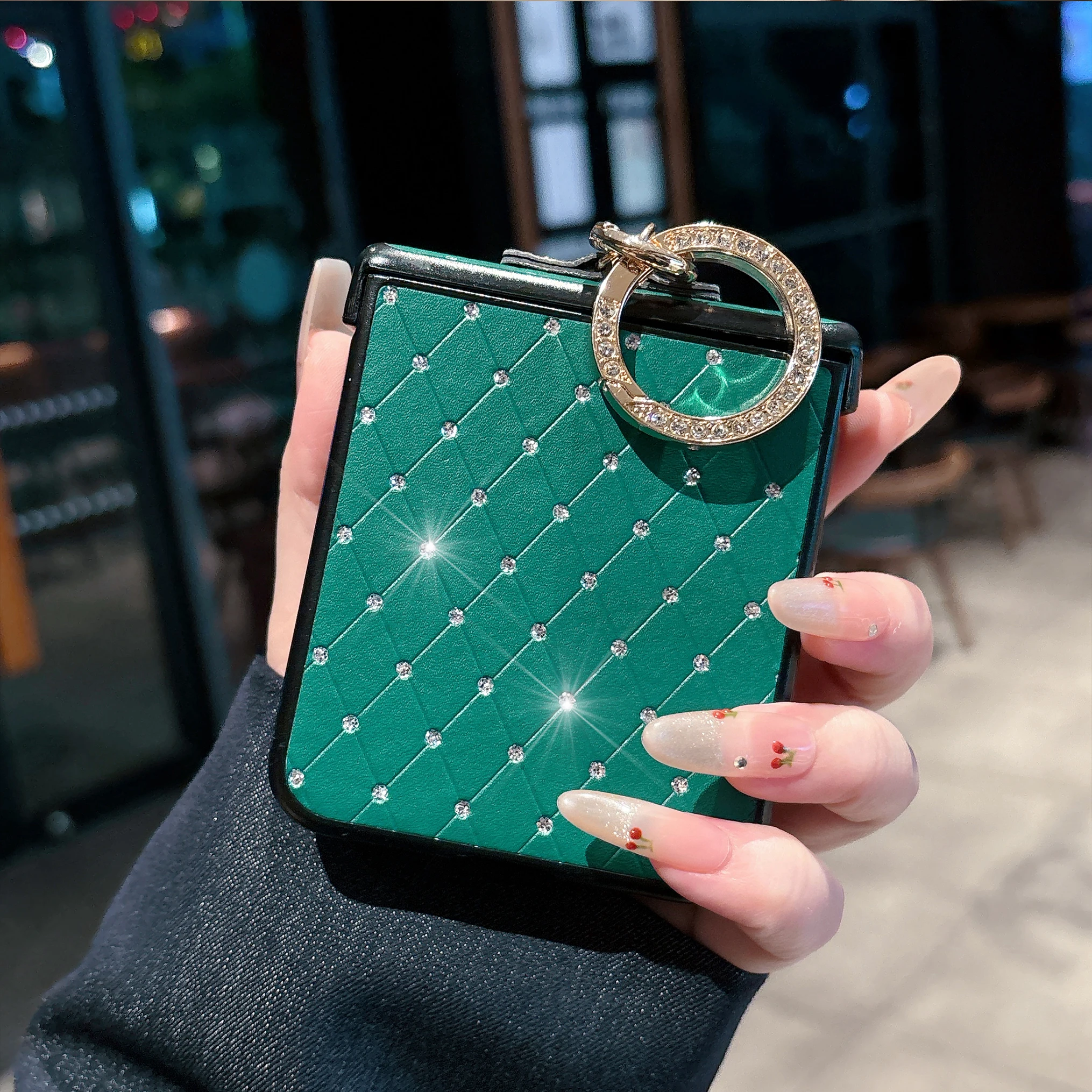 Rhombus-Gittermuster Kunstleder-Hülle für Moto Razr 50 60 70 Ultra 2026 + 2024 + 2025 mit Faux-Diamant-Ringverschluss und harter Abdeckung – Detail 2