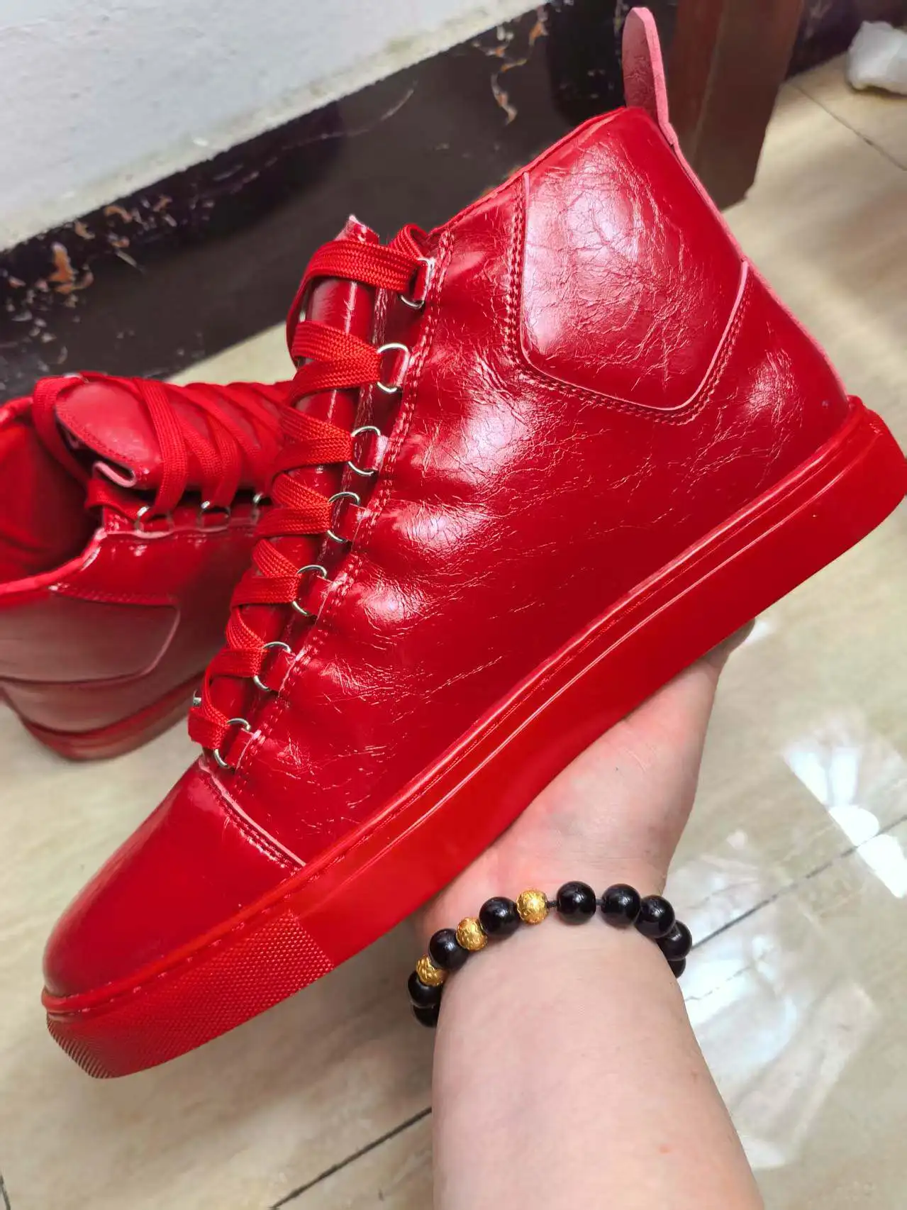 

Новые поступления: высокие кожаные кроссовки унисекс, классические повседневные туфли, модные плоские кеды, удобная уличная обувь