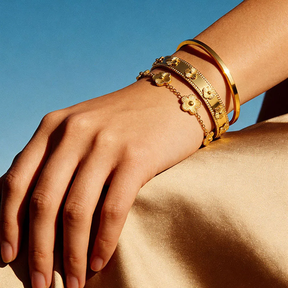 3-teiliges Wasserdichtes Blumenmuster Armreif-Set für Frauen Edelstahl 5-Blatt-Klee Armband Stapelbare Schmuck-Geschenkidee – Detail 5