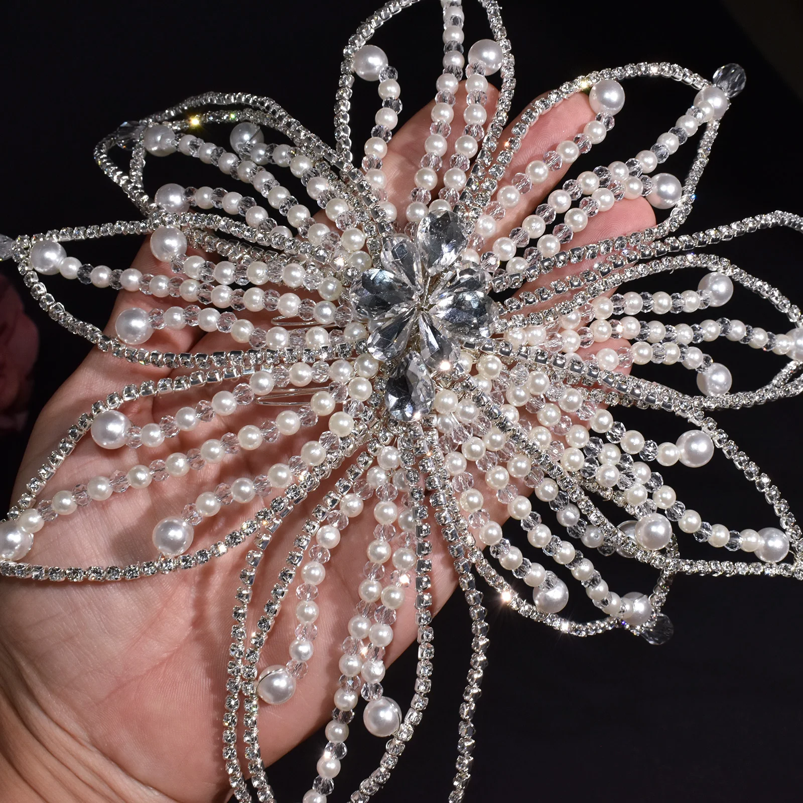 DZ328 اليدوية أنيقة المرأة تيارا وغطاء الرأس اللؤلؤ حزب أغطية الرأس إكسسوارات الشعر حجر الراين ورقة شكل عقال الزفاف #1