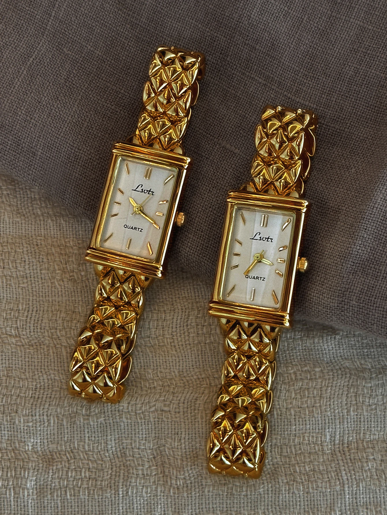 A New Gold Ladies Quartz Watch with a Simple Vertical Scale Is Suitable for Daily Wear and Decorative Birthday and Holiday Gifts