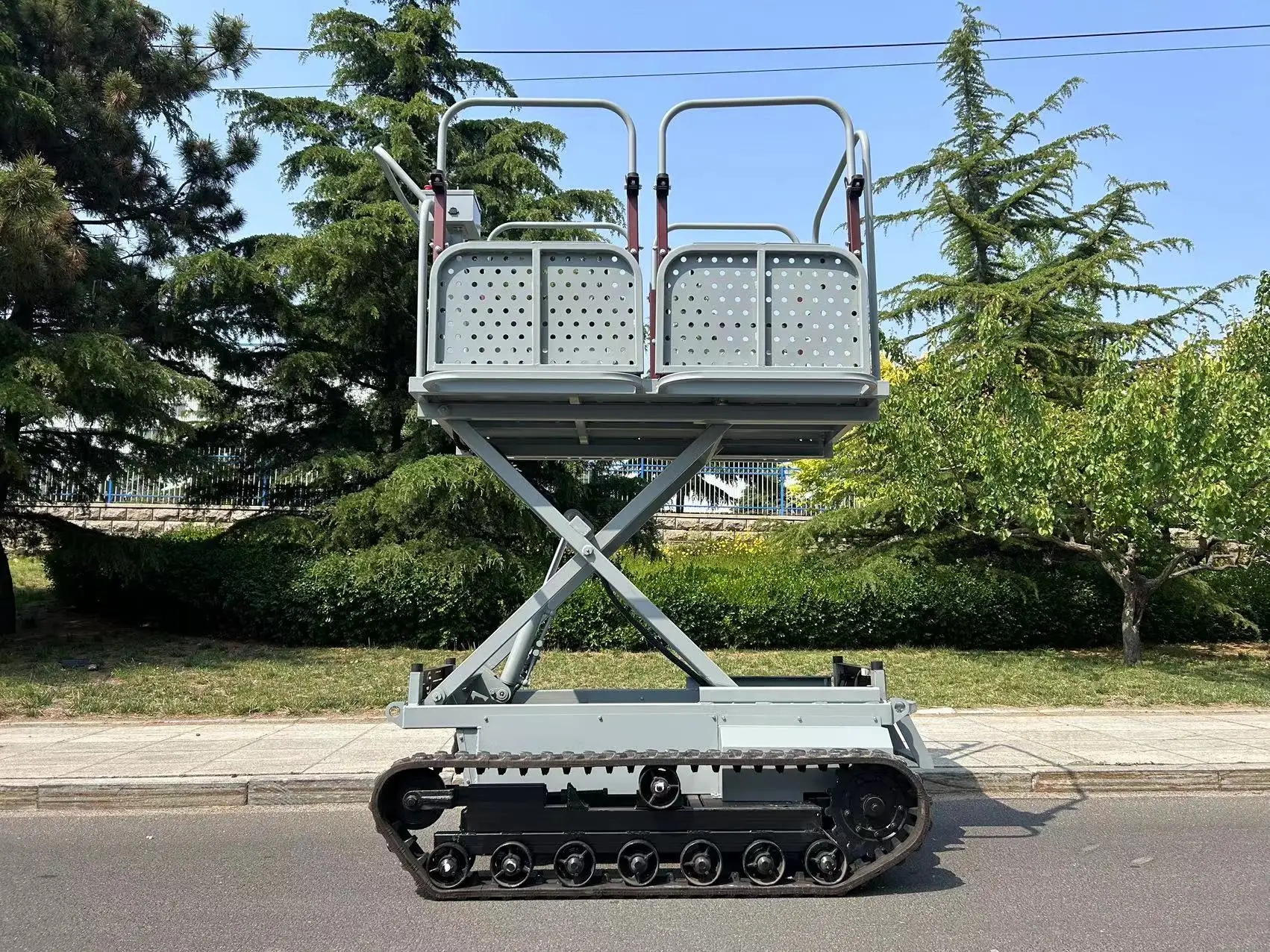 hydraulic picking platform mini tracked dumper for fruit customizable orchard picker orange orchard