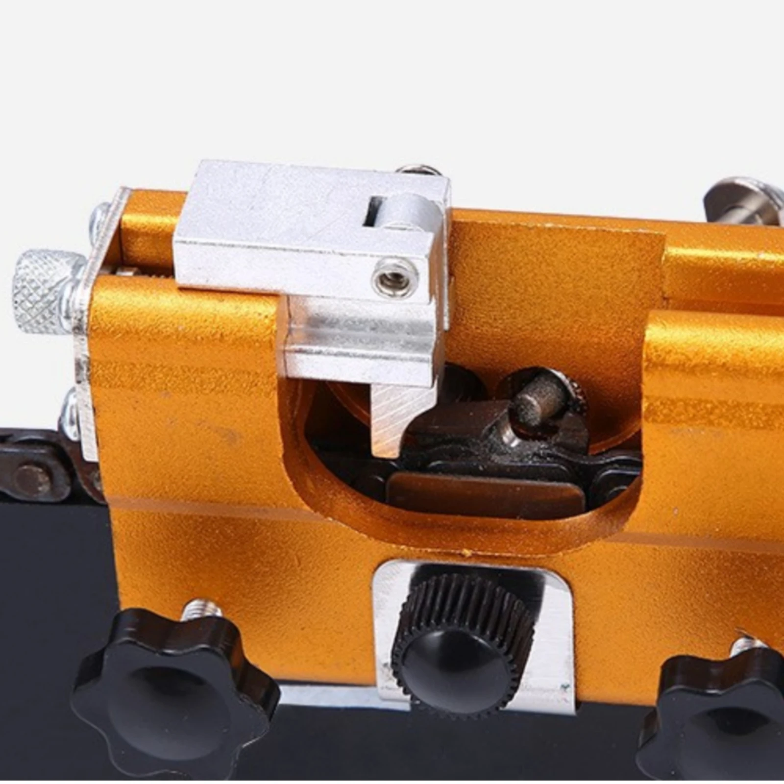 Hand-Crank Chain Sharpening Tool Precision Hand Crank Chain Grinder Chainsaw Blade Grinder Easy to Use Universal Fit