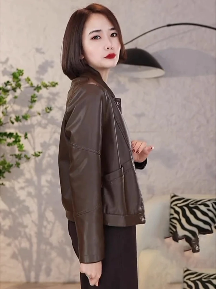 جاكيت جلد أنيق للنساء بتصميم فضفاض وعصري لفصل الخريف مع أزرار وأكمام طويلة