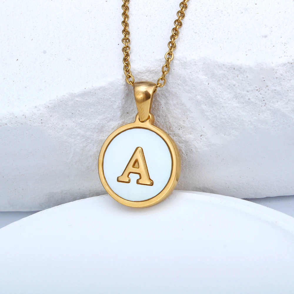 2025 جديد الفولاذ المقاوم للصدأ A-Z الأولي رسالة قلادة الطبيعة شل البطانة الحرة مخصص نقش لفتاة فام هدية عيد الحب