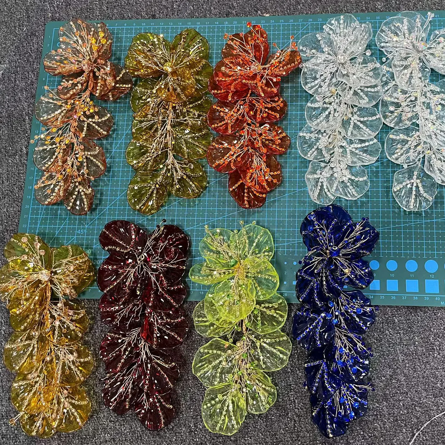 

3D-кристаллы, стразы, цветочные аппликации, блестящие нашивки для украшения головных уборов, платьев и обуви