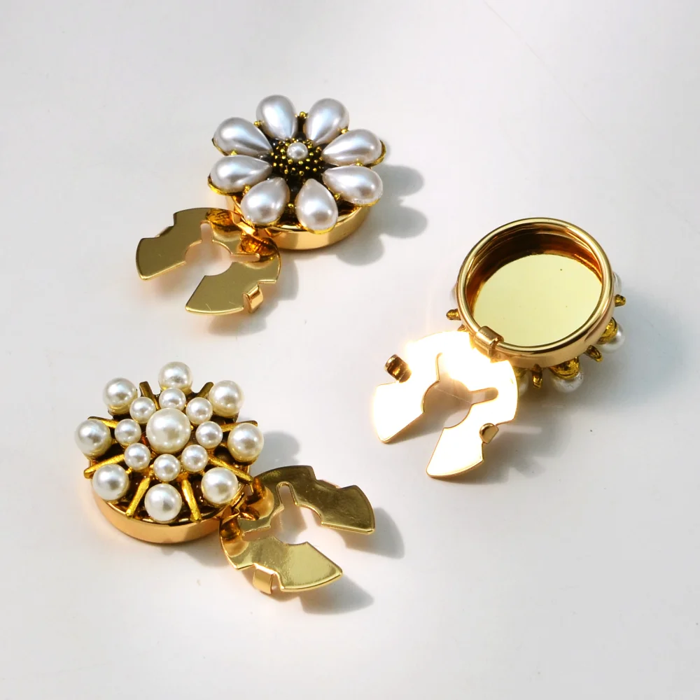 2 PcsVintage-style Cufflinks with Design Pearl Flower-patterned Shirt Button Clothing Dress Gift Button Cover