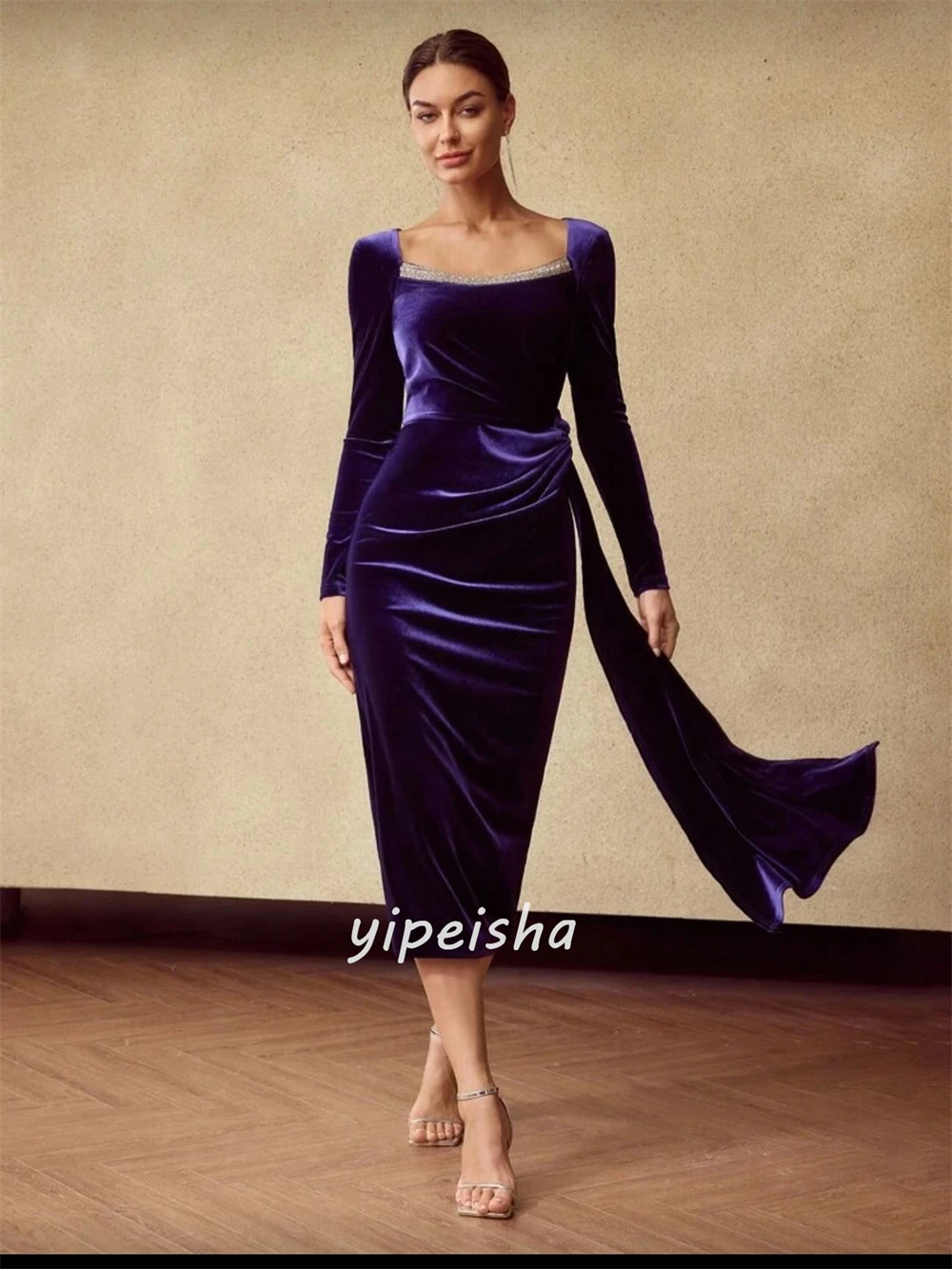 Maßgeschneiderter, moderner Stil, elegante Velours-Strass-Falte, A-Linie, quadratischer Ausschnitt, Teelänge, maßgeschneiderte Kleider für besondere Anlässe, modisch