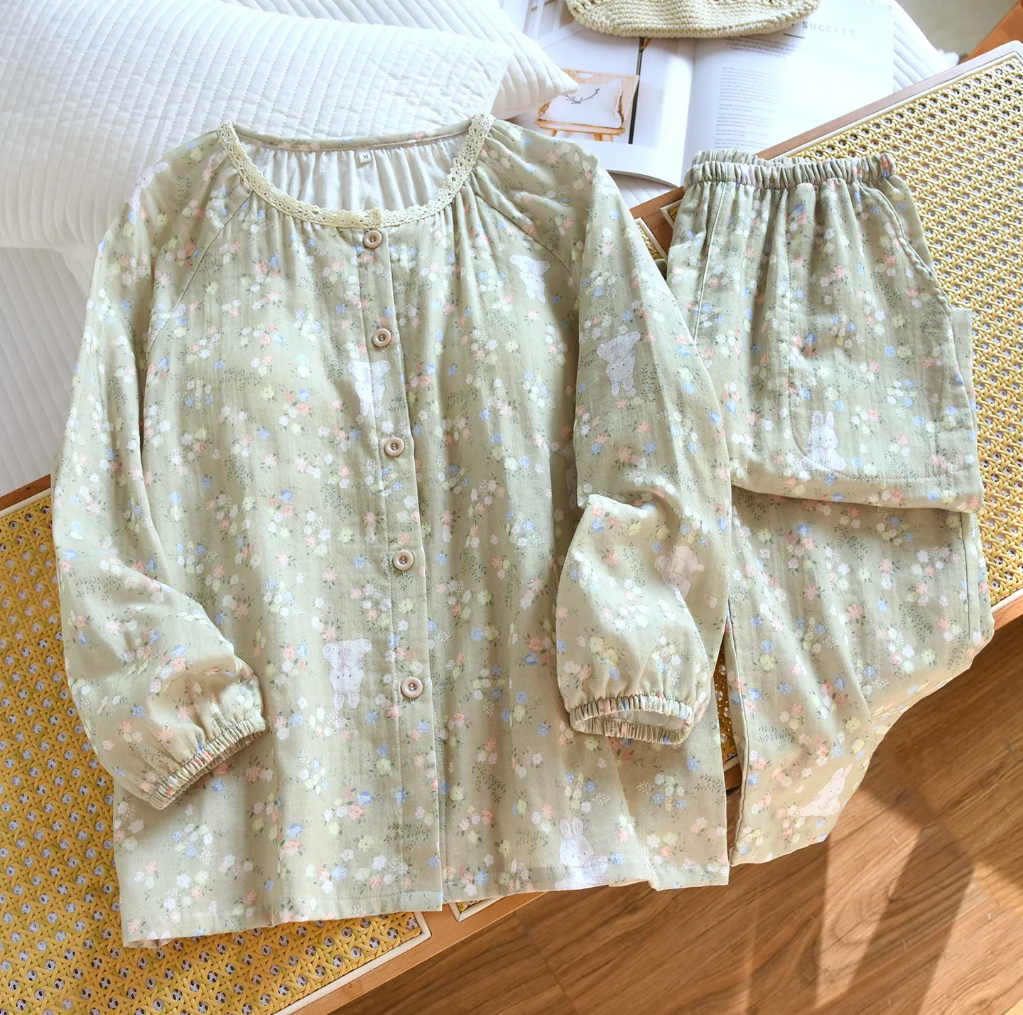 Lace Flower Pajamas for Women with Chest Pads, Long-sleeved Chest Pads, Integrated Underwear-free Loungewear