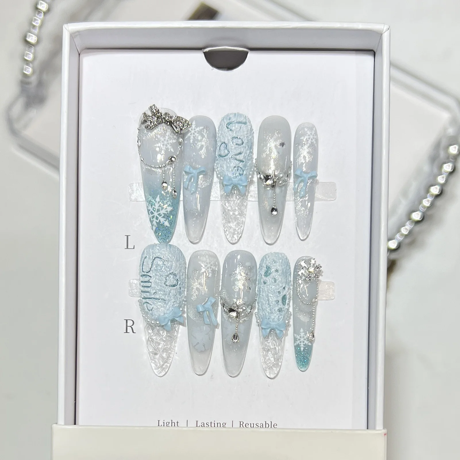Dareisen Snowflake Bows Cat-Eye Artificial Nail Tips