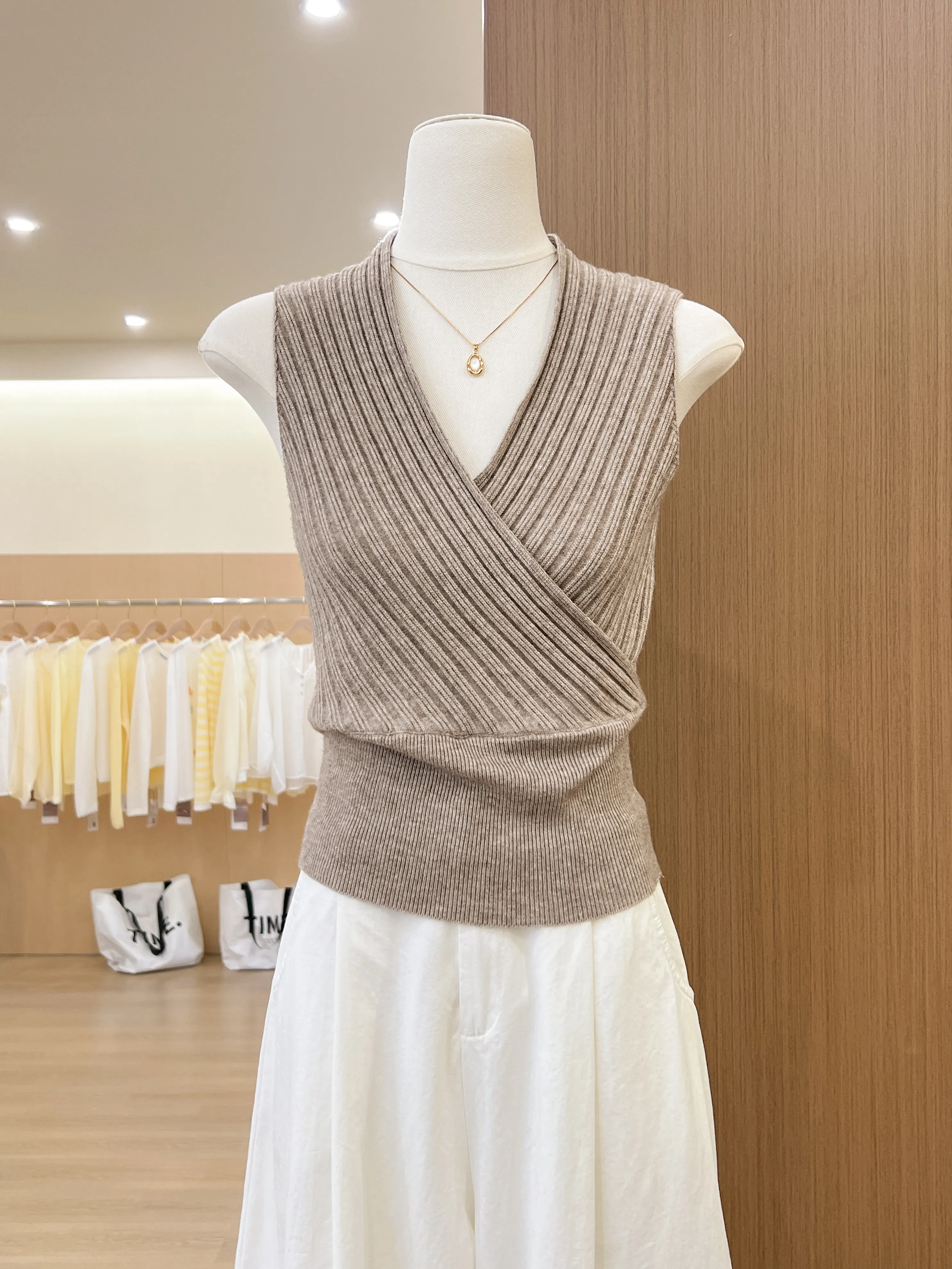 New Retro Women's Cross V-Neck Vertical Striped Sleeveless Vest Summer Fashion Slim Fit Simple Casual Versatile Sleeveless Top