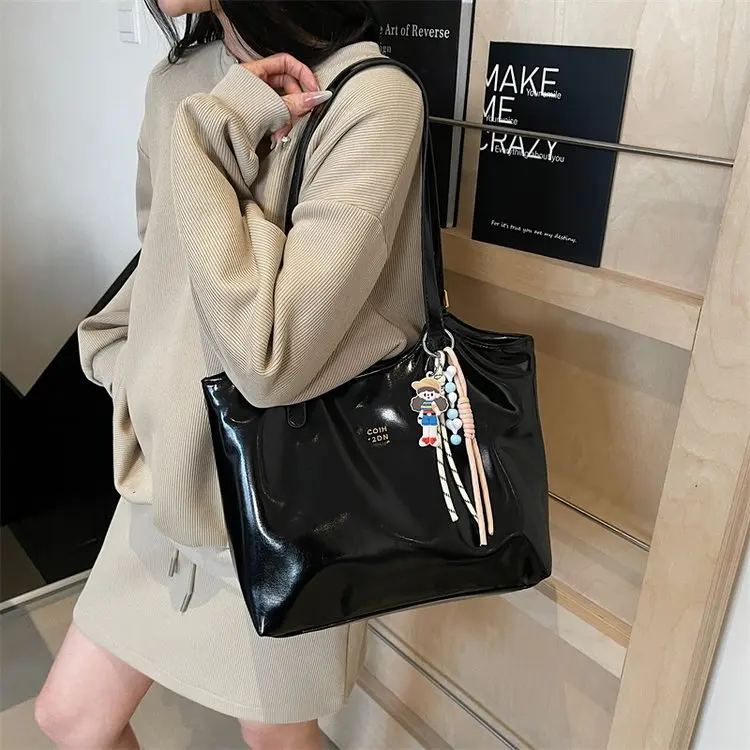 

2026 New Underarm Shoulder Bag Women's Large Capacity Tote Bag Trendy Commuter Daily Simple Leisure Travel Big Bag