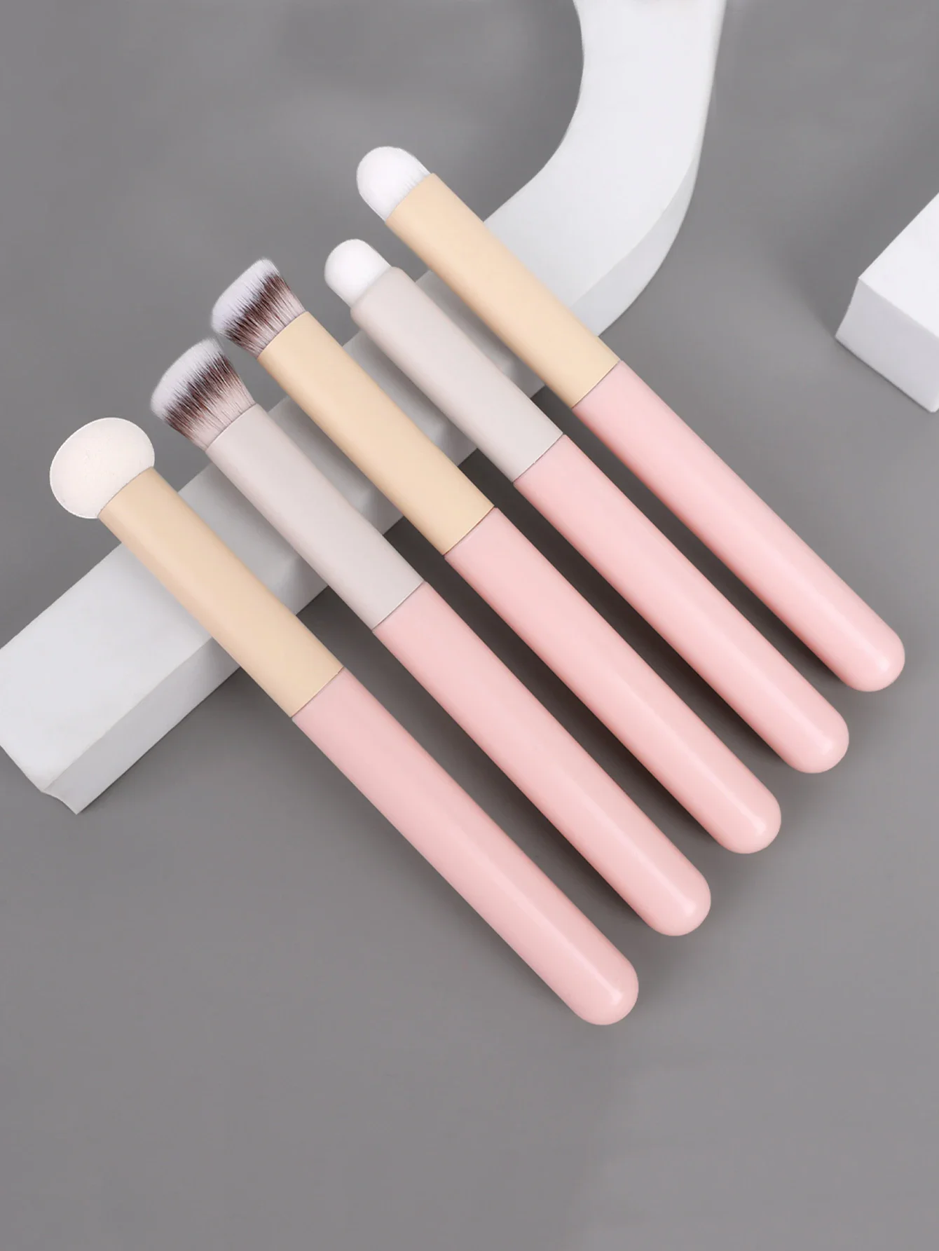 3pcs Multifunctional Makeup Lip Brush Concealer Brush Lipsticks Lip Smudging Concealer Cosmetic Soft Wet Dry Use Facial Tools