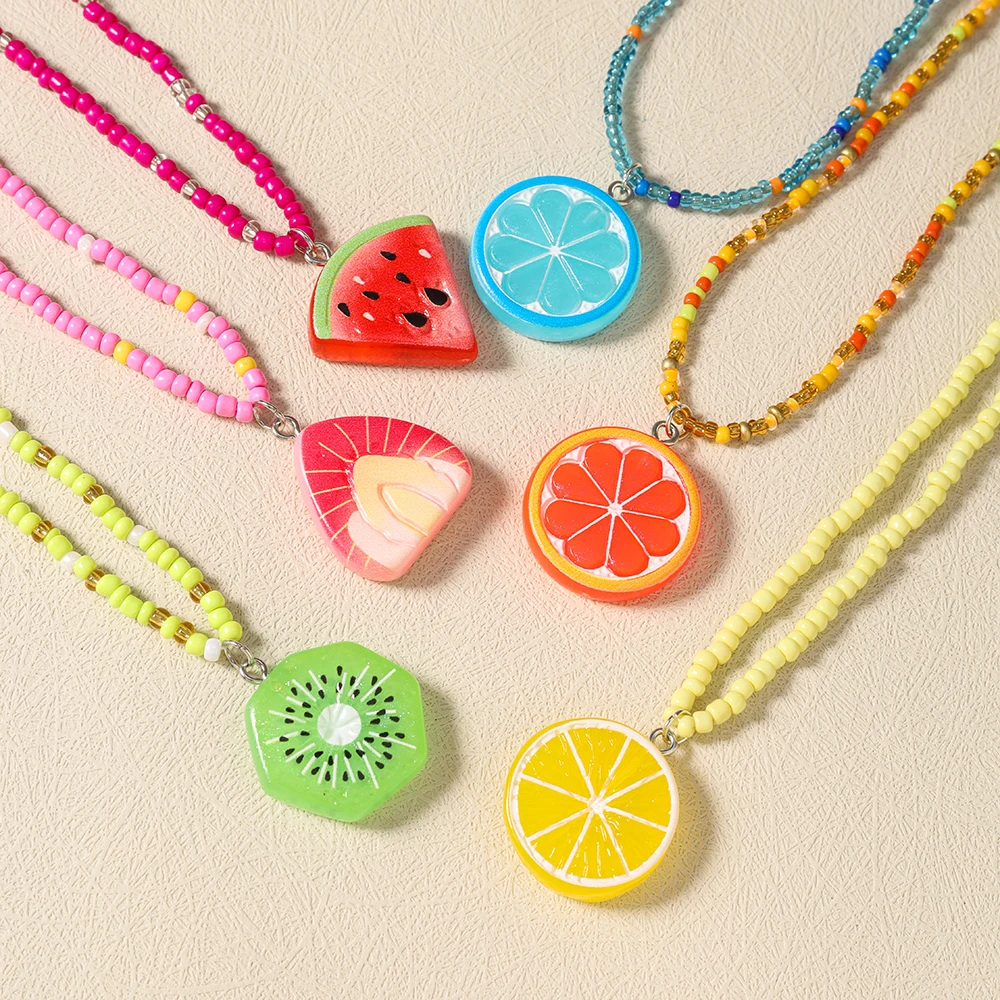Aihua Niedliche Frucht-Anhänger-Halskette für Mädchen und Frauen, handgefertigt, böhmische Reisperlen-Halskette, Wassermelone, Zitrone, Erdbeere, Halsschmuck – Detail 2