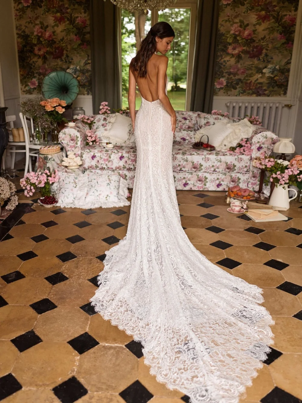 Abito da sposa bianco da sogno in pizzo con perline Abito da sposa sexy senza schienale con scollo all'americana Nuovi abiti lunghi eleganti a sirena personalizzati per la sposa