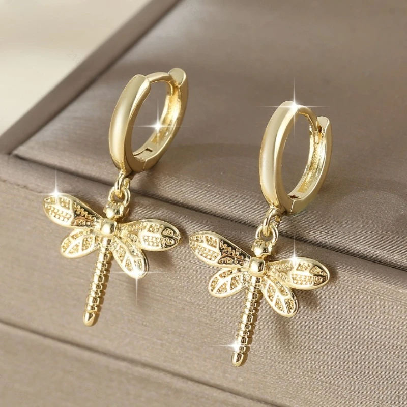 1 Pair of Fashionable Classic Gold Color Dragonfly Pendant Earrings, Women's Personalized Creative Holiday Accessories Jewelry