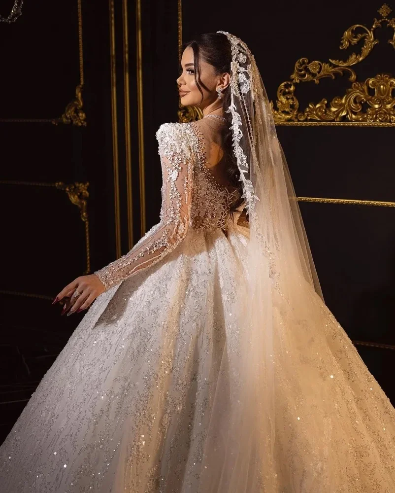 カスタマイズされたウェディングドレス スクエアネック グリッター ビーズ クリスタル ボディス フルスリーブ ブライダルガウン 大聖堂のテール Vestidos De Novia